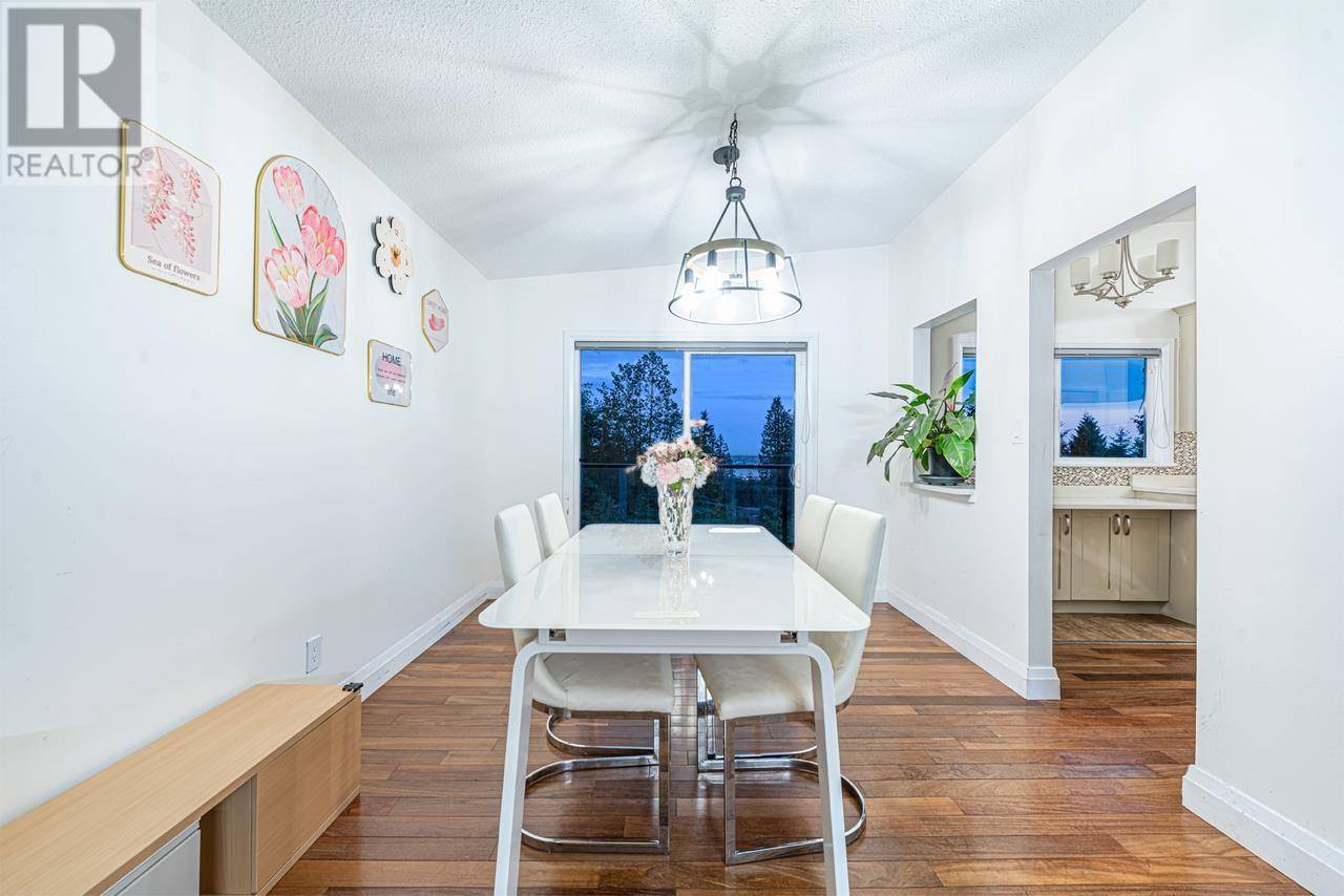 West Vancouver, BC V7S1W5,520 BALLANTREE PLACE