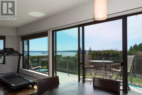 West Vancouver, BC V7W1A9,4231 ROCKRIDGE CRESCENT