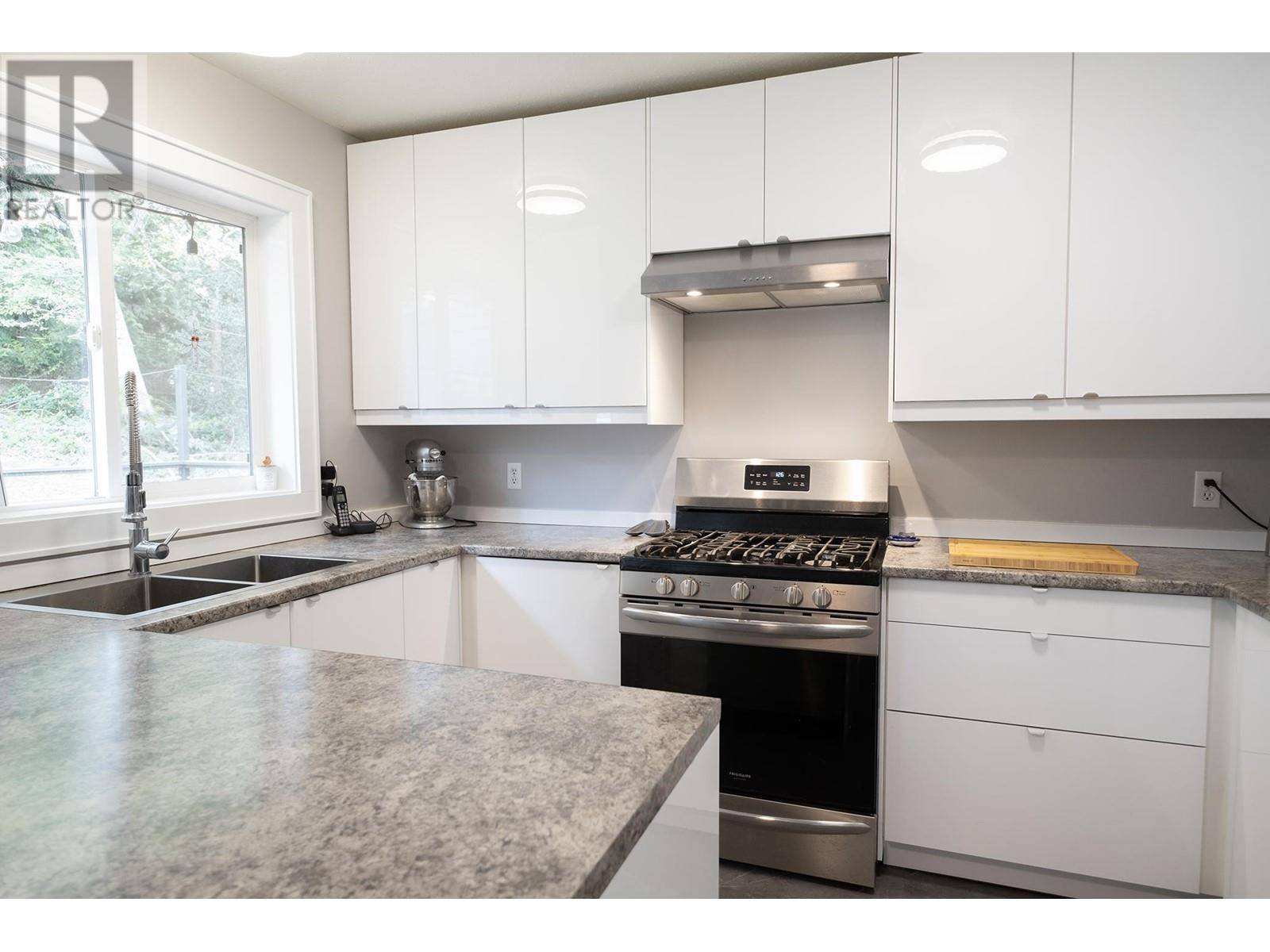 Sechelt, BC V7Z0R1,5930 SHOAL WAY