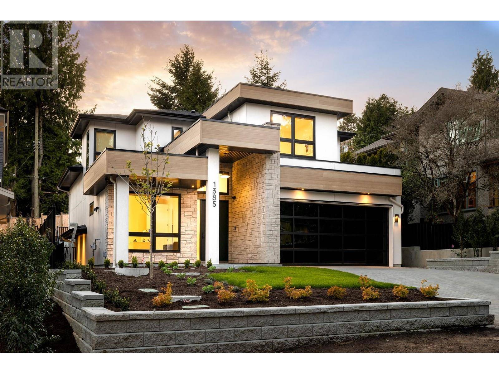 1385 19TH STREET, West Vancouver, BC V7V3X4