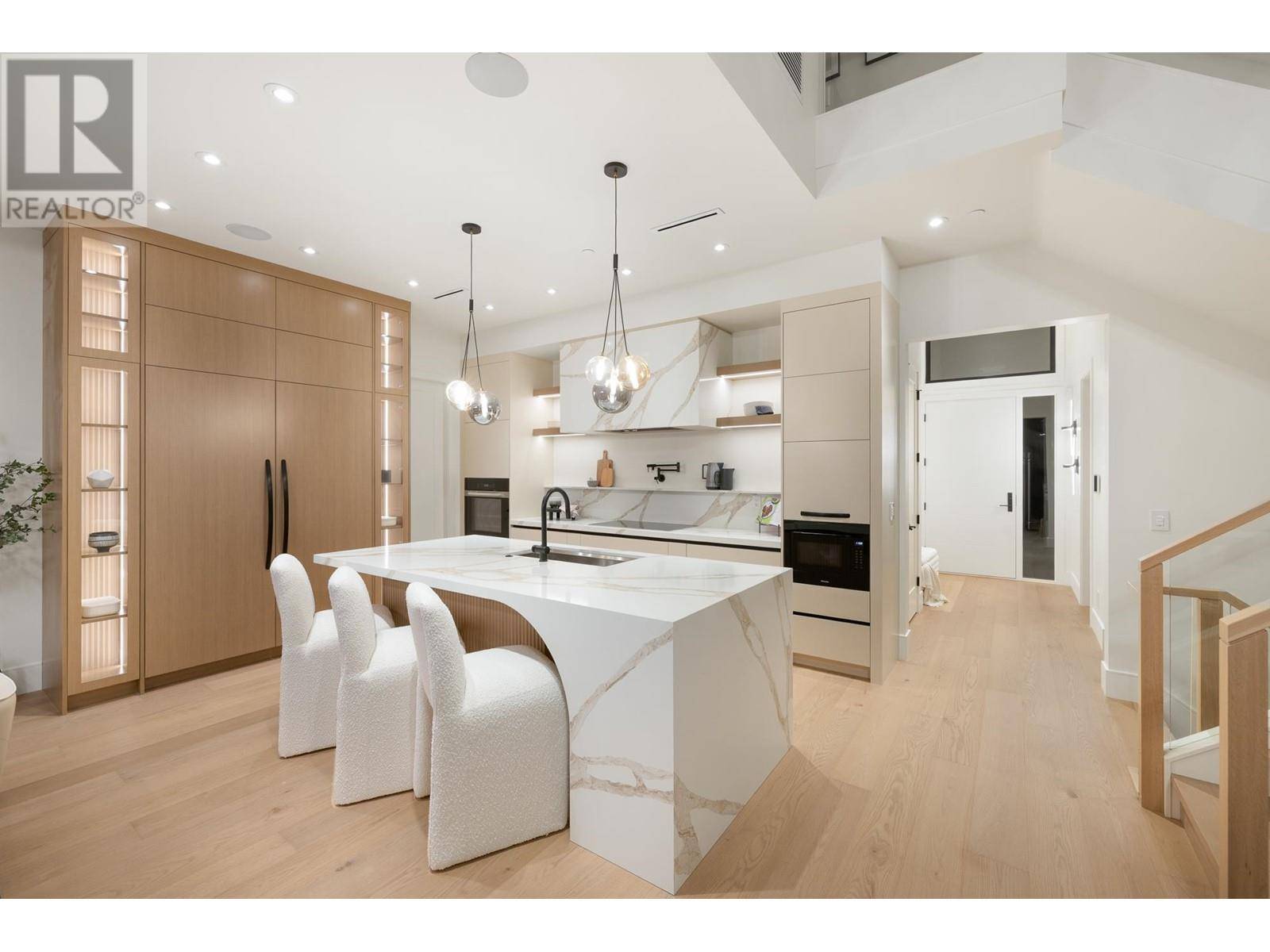 West Vancouver, BC V7V3X4,1385 19TH STREET