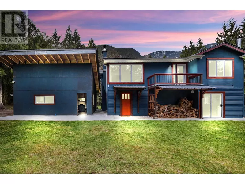 14886 SQUAMISH VALLEY ROAD, Squamish, BC V0N1H0