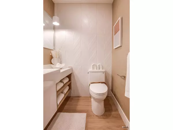 Surrey, BC N0N0N0,2350 165 #195