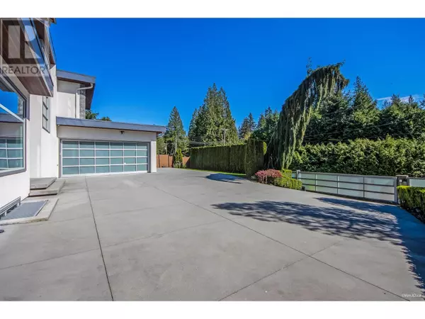 West Vancouver, BC V7V3H9,3771 SOUTHRIDGE AVENUE