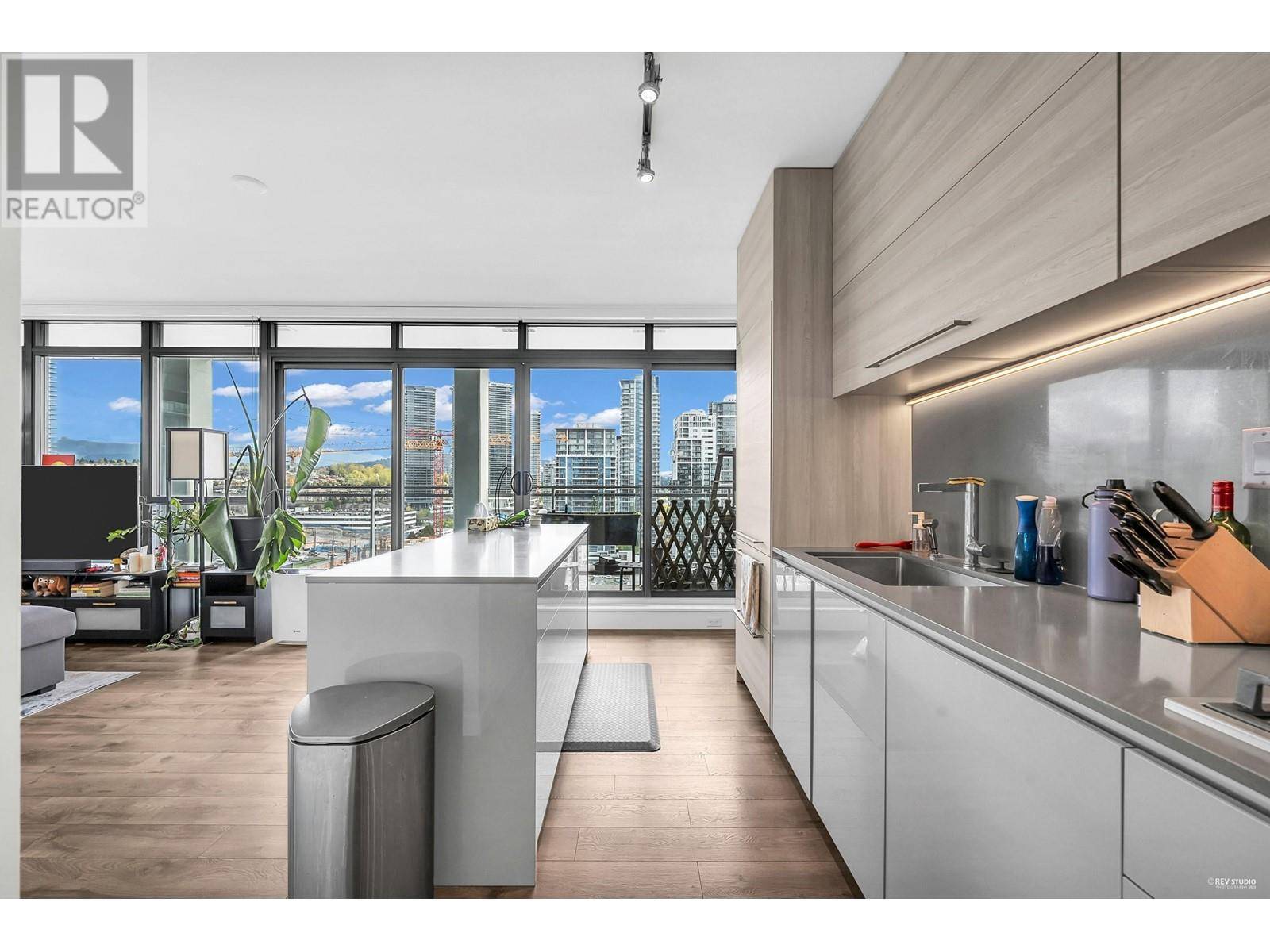 Burnaby, BC V5C0M4,4488 JUNEAU ST #1503