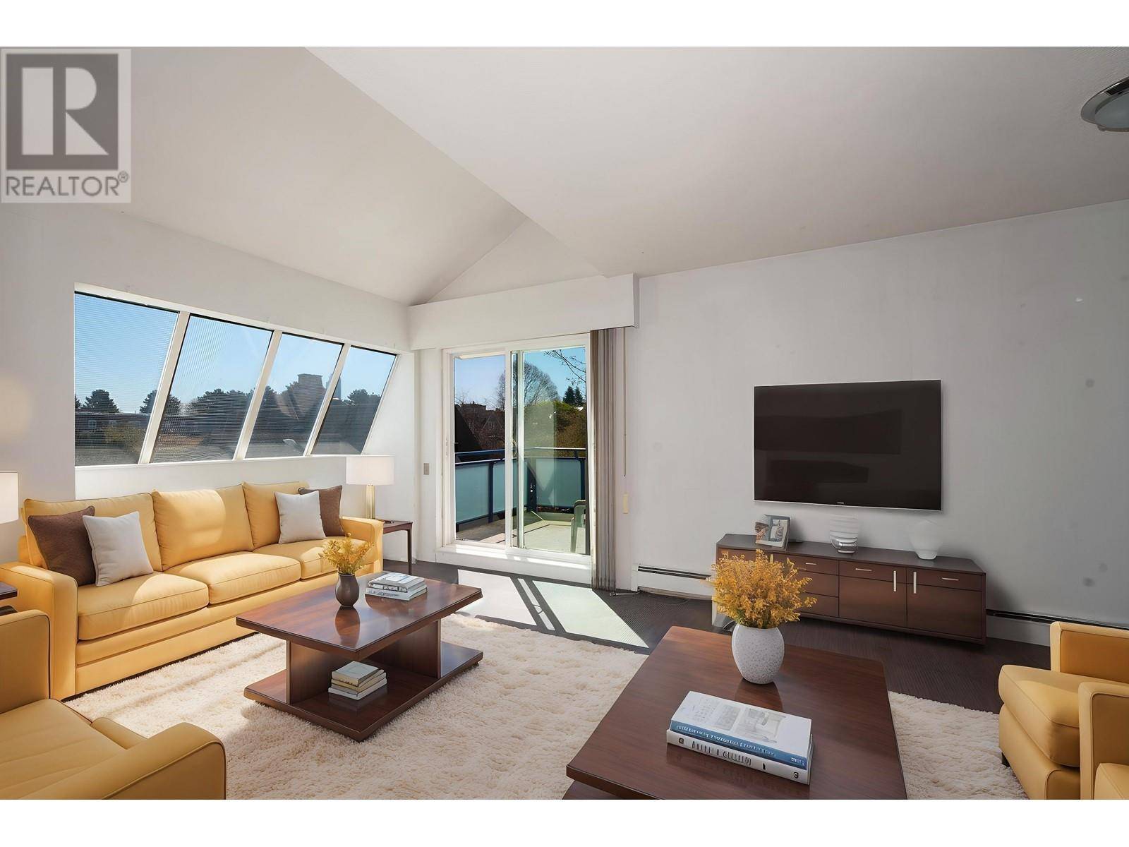 Vancouver, BC V6K1C4,2125 YORK AVE #PH12