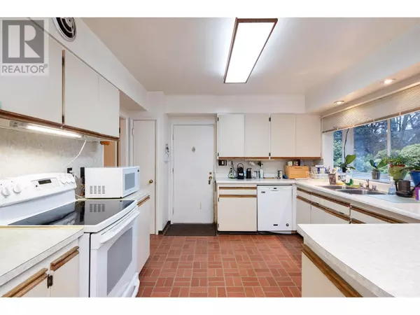 Vancouver, BC V6H1Y8,1350 LAURIER AVENUE