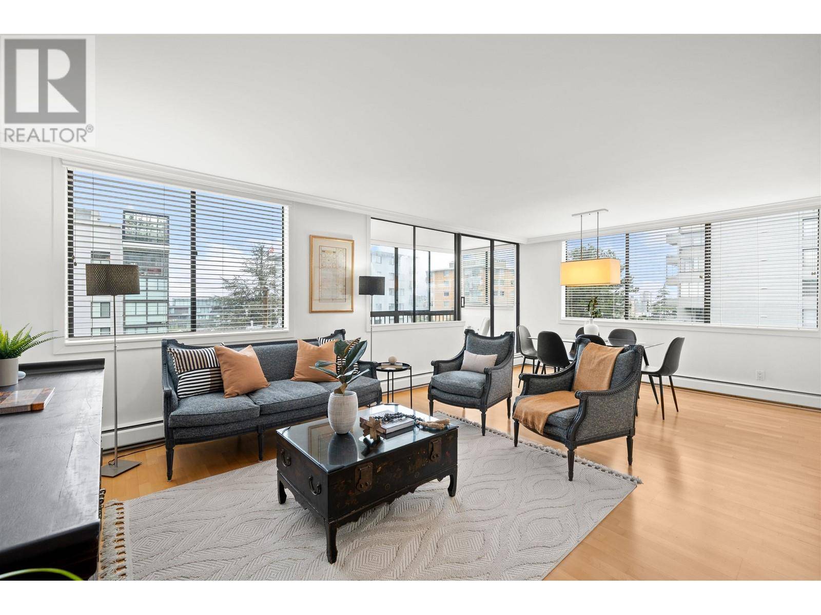 555 13TH ST #402, West Vancouver, BC V7T2N8