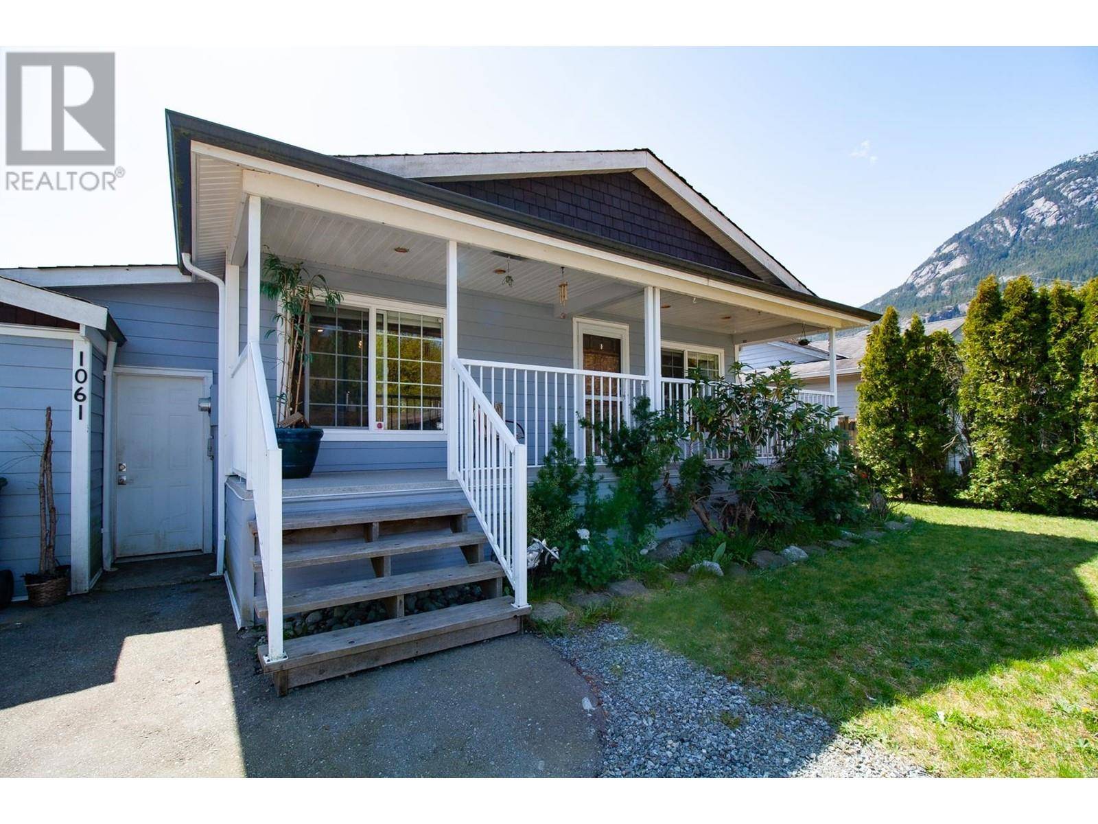 1061 EDGEWATER CRESCENT, Squamish, BC V8B0B3