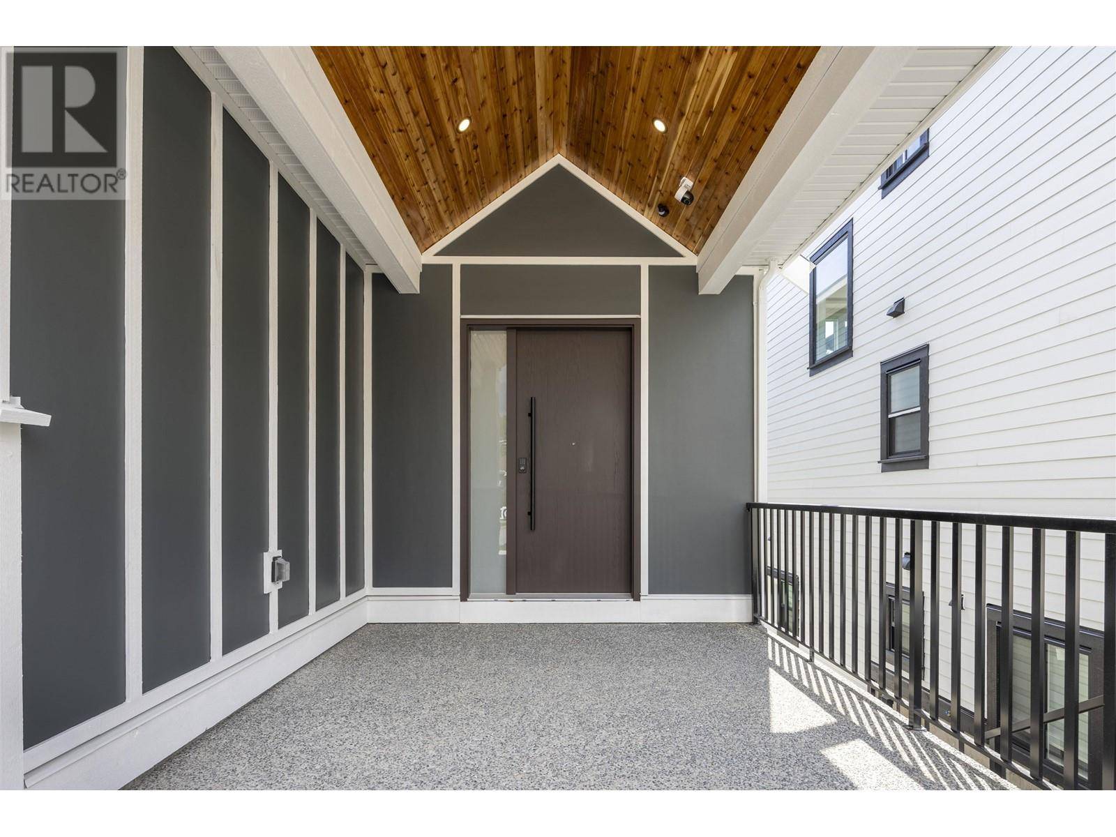 Coquitlam, BC V3E3G8,3336 PRINCETON AVENUE