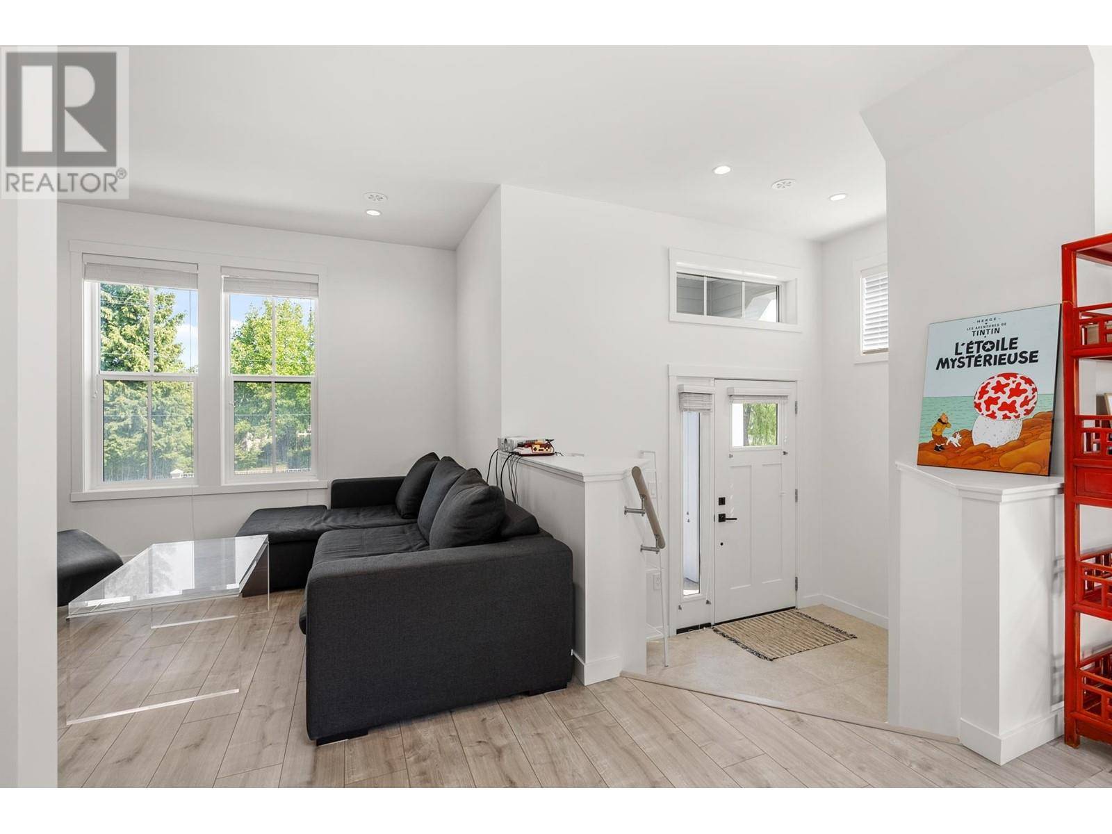 Delta, BC V4L0A8,6429 MARKET AVE #19