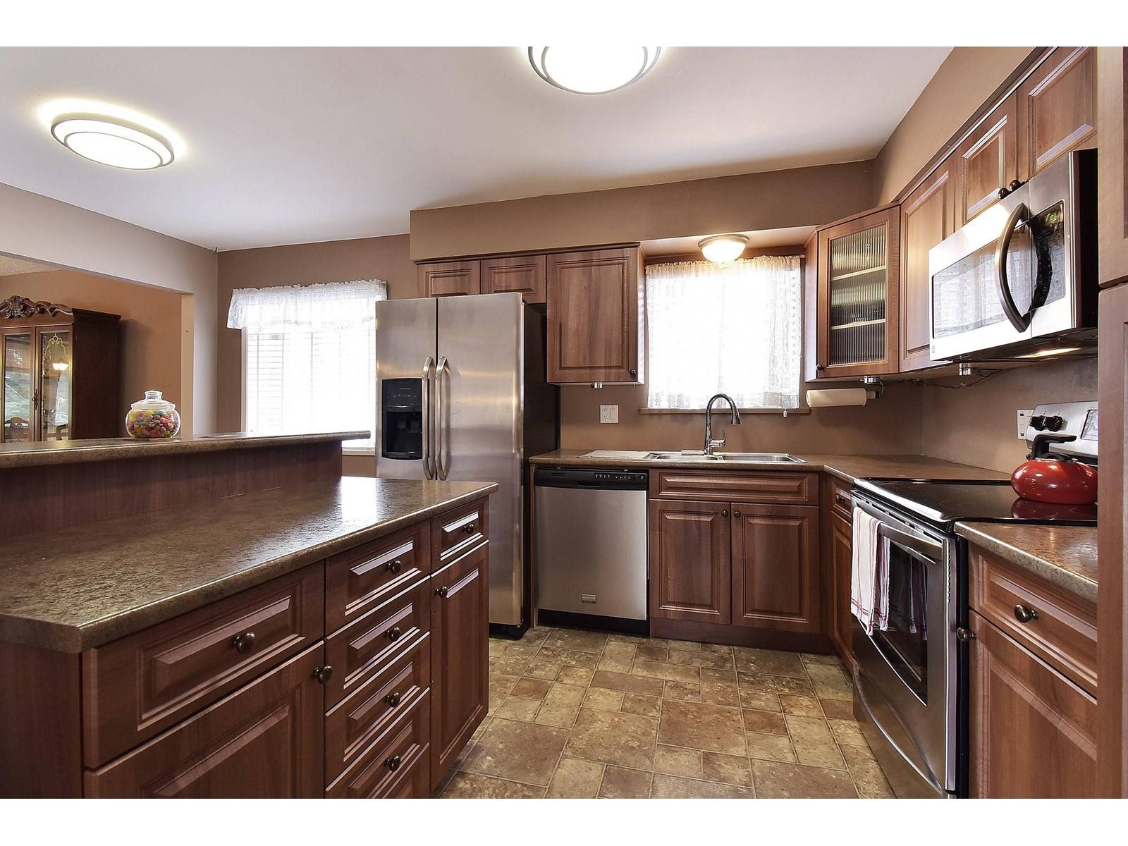 White Rock, BC V4B3B6,1589 LANCASTER STREET