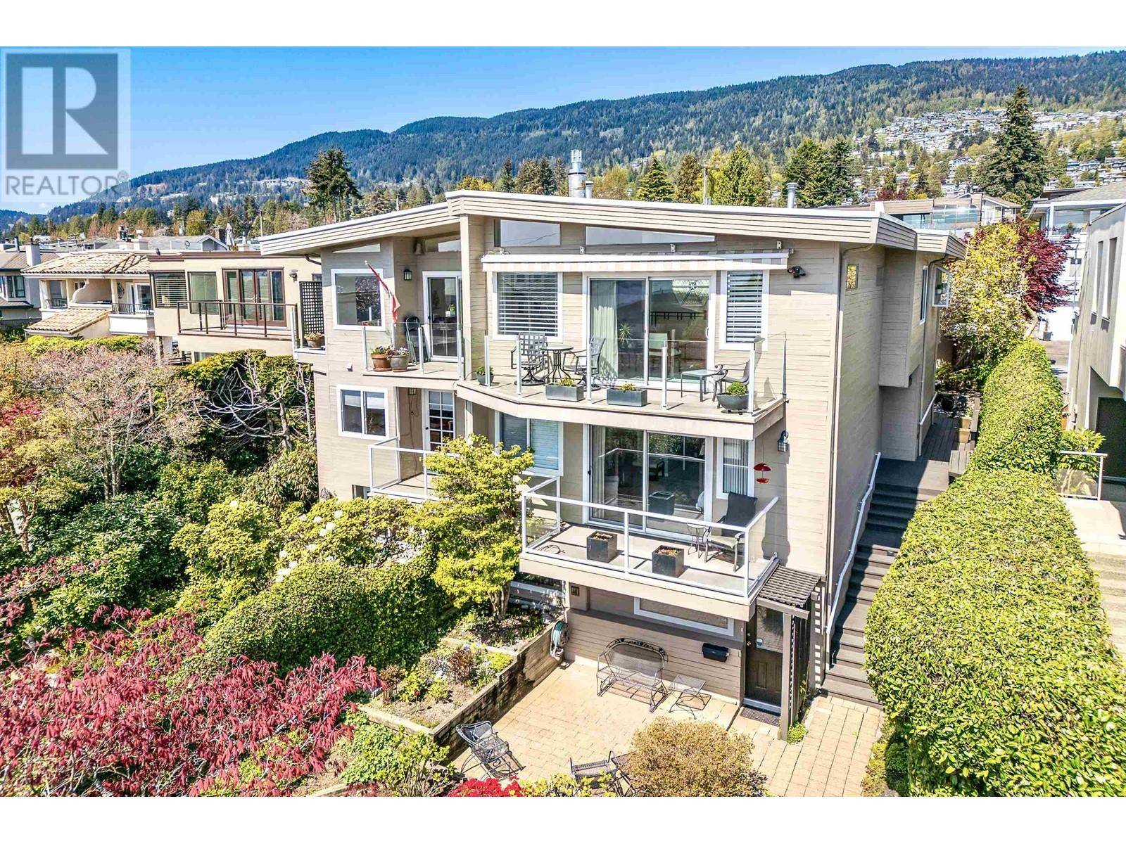 West Vancouver, BC V7V1C9,2343 BELLEVUE AVENUE