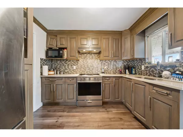 Surrey, BC V3W8V6,13430 64 AVENUE