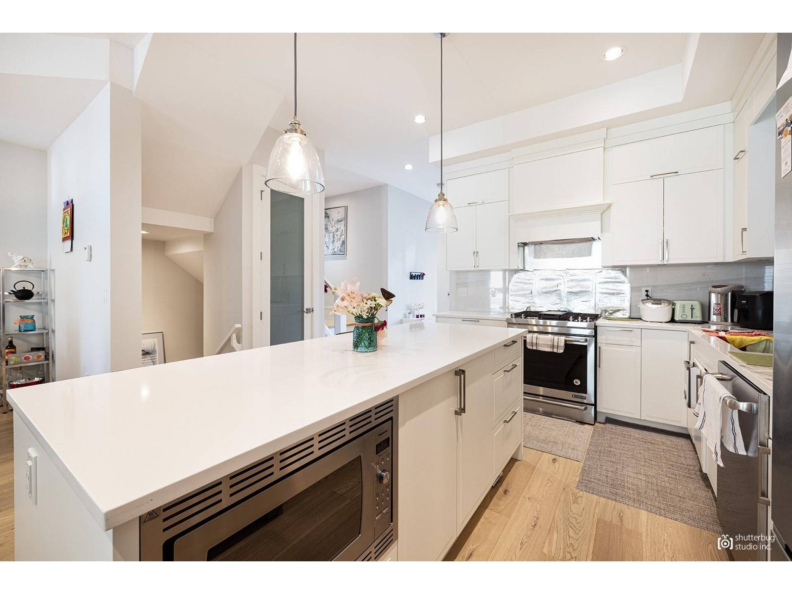 Surrey, BC V3Z0V5,16475 21A AVENUE