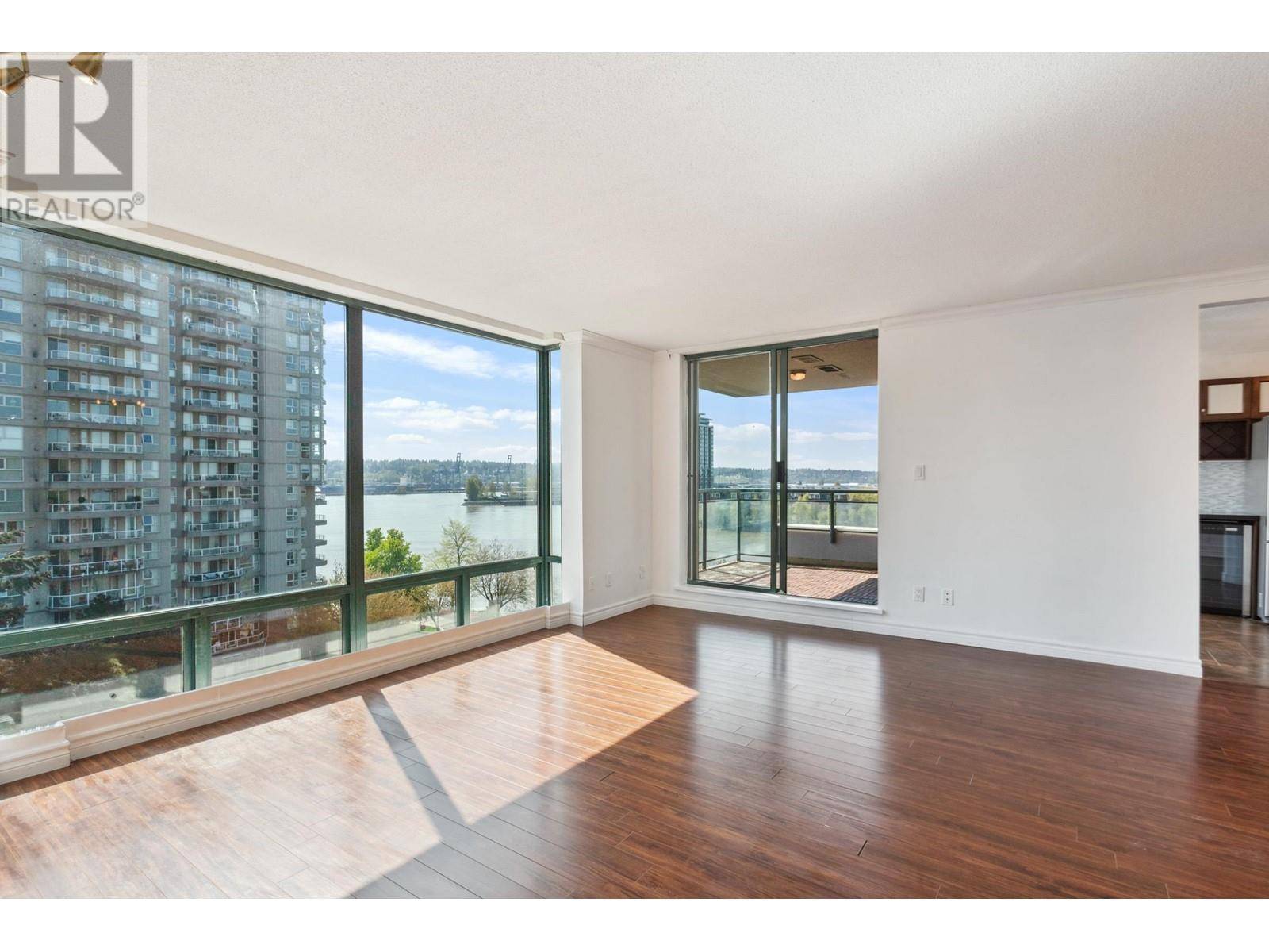 New Westminster, BC V3M6M6,8 LAGUNA CT #801