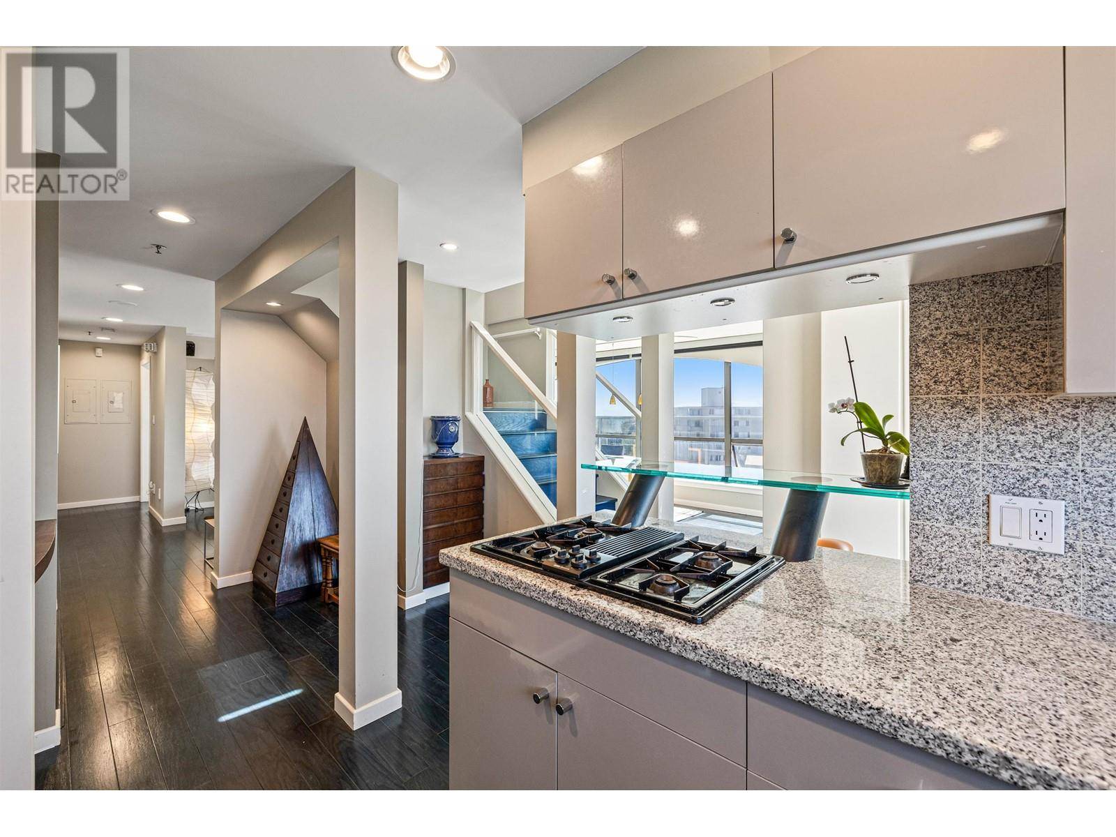 Vancouver, BC V6M4B9,5890 BALSAM ST #1100