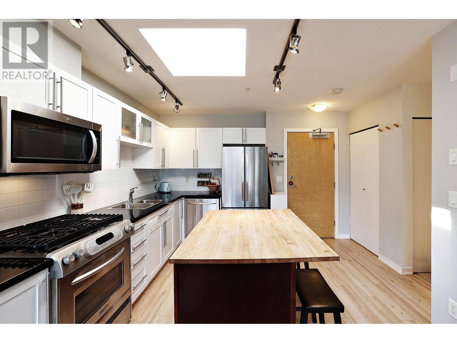 North Vancouver, BC V7L1E6,122 East 3RD ST #504