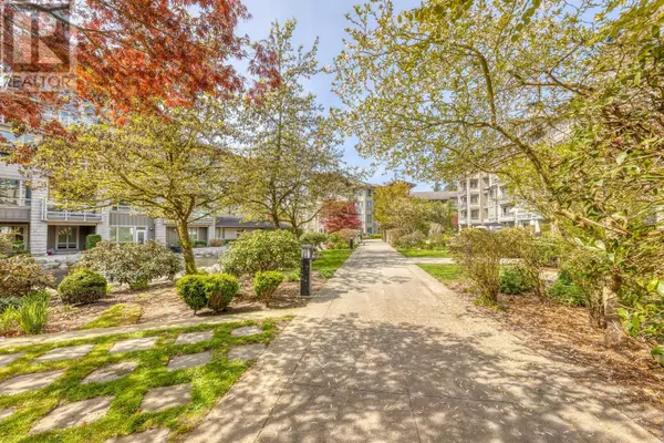 North Vancouver, BC V7G2T2,580 RAVEN WOODS DR #516