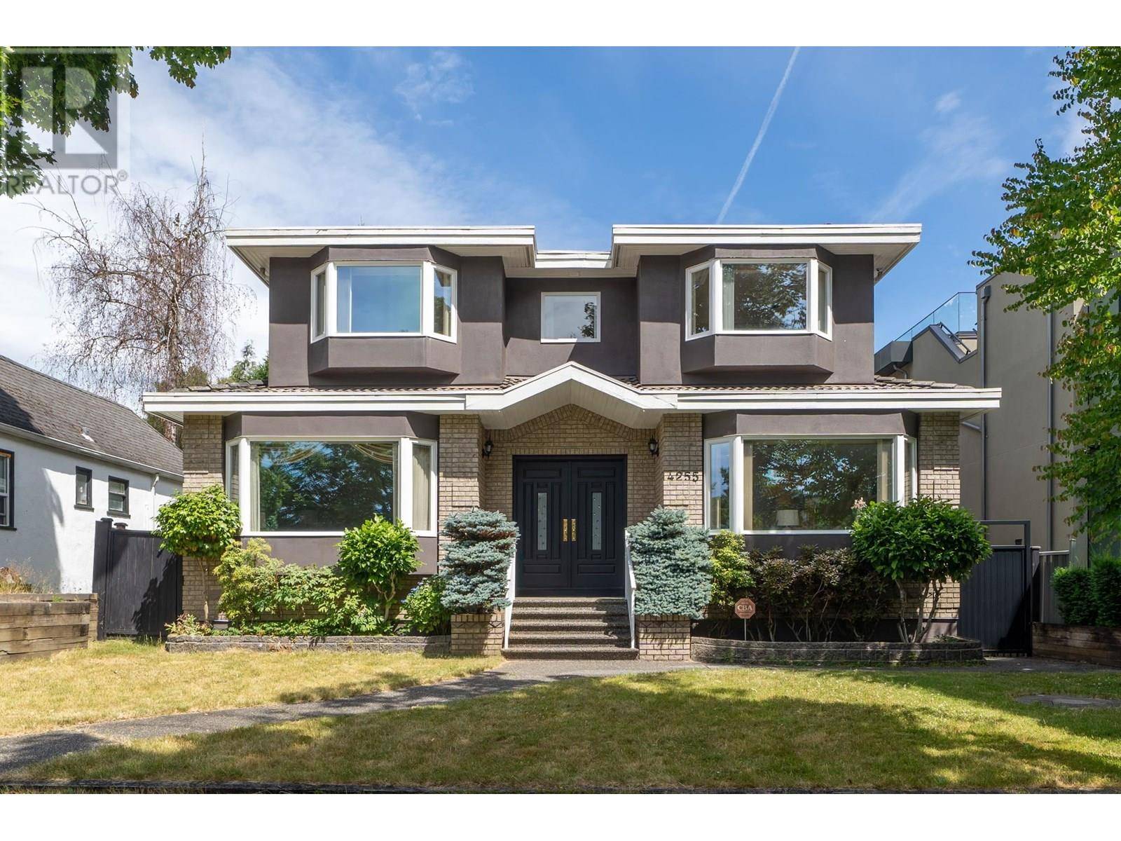 4255 W 15TH AVENUE, Vancouver, BC V6R3A7