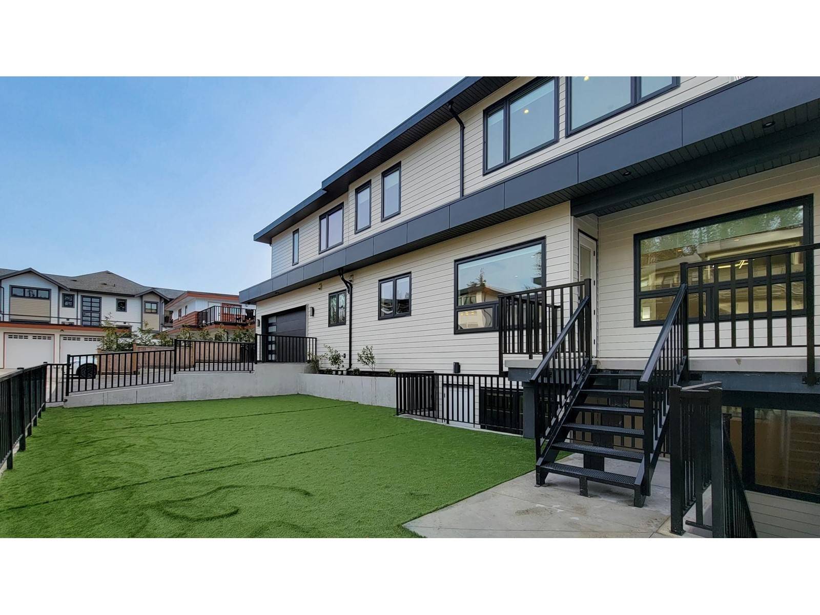 Surrey, BC V4A9K9,13525 16TH AVENUE