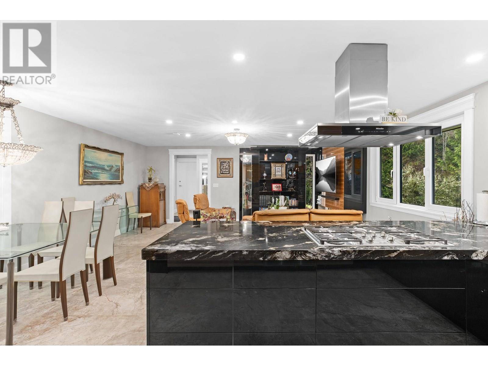 1162 CHARTWELL CRESCENT, West Vancouver, BC V7S2P8