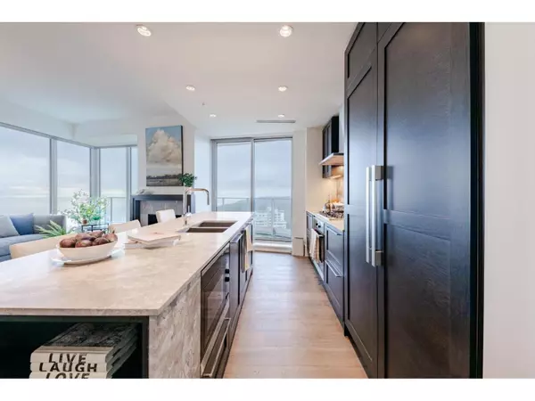 White Rock, BC V4B0C2,1500 MARTIN #2002