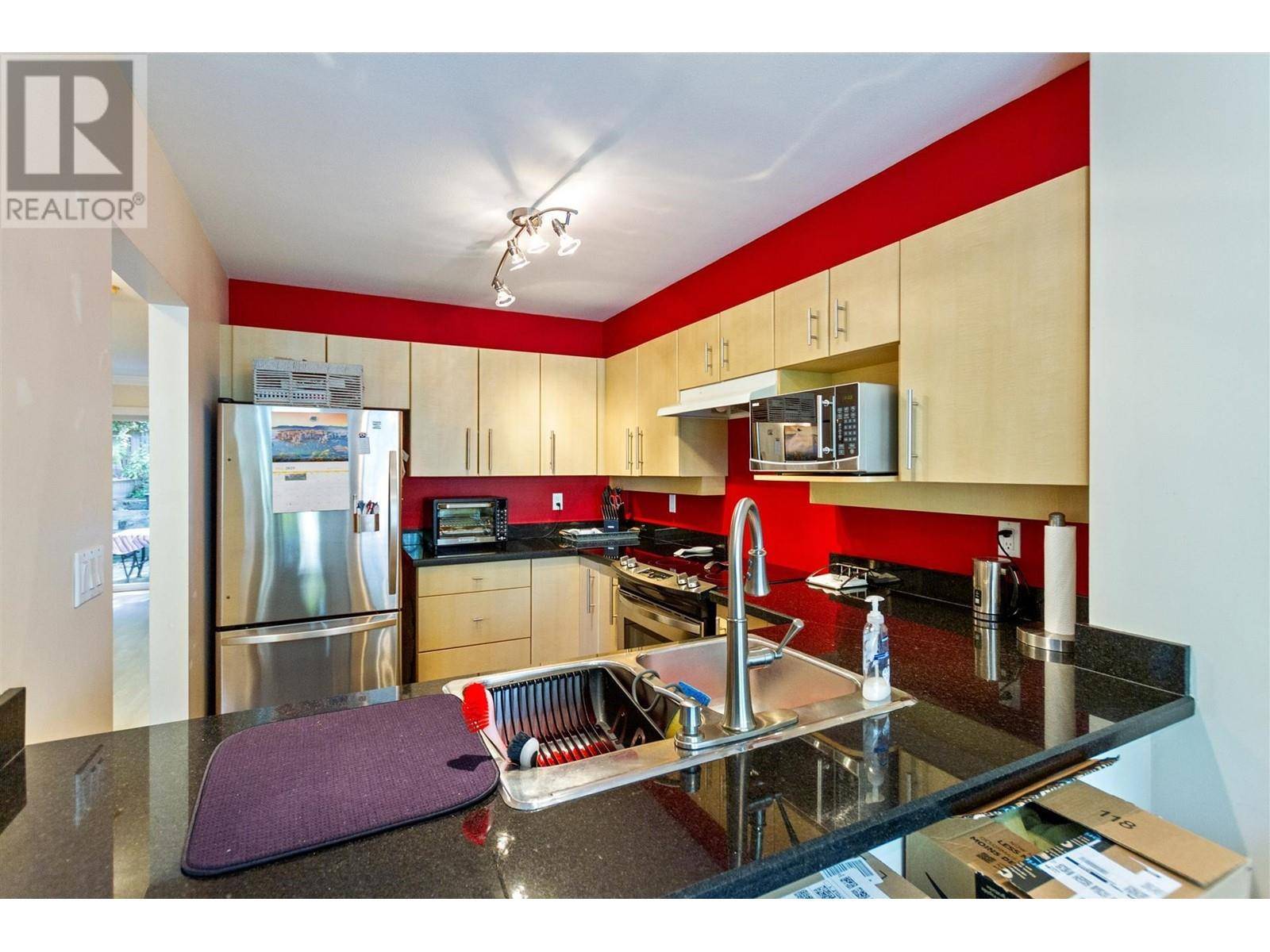 Burnaby, BC V3N5B5,8701 16TH AVE #25