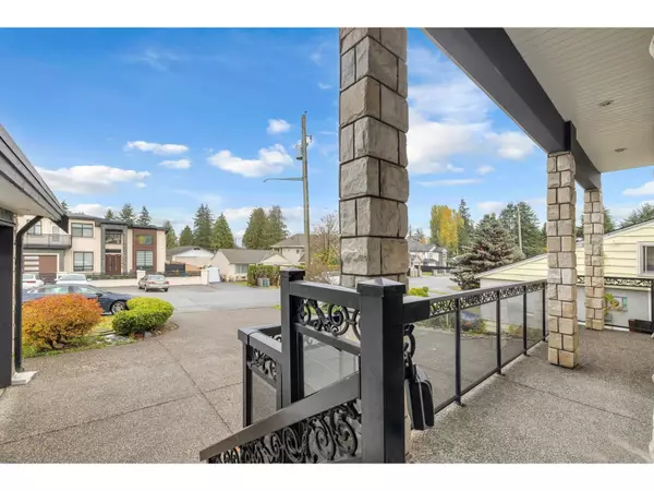 Surrey, BC V3T2E9,12938 107 AVENUE