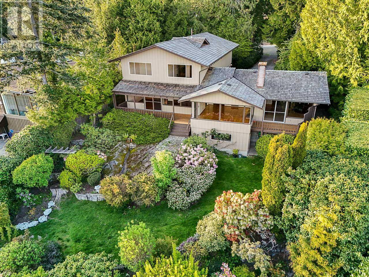 West Vancouver, BC V7V3J1,3898 SOUTHRIDGE AVENUE