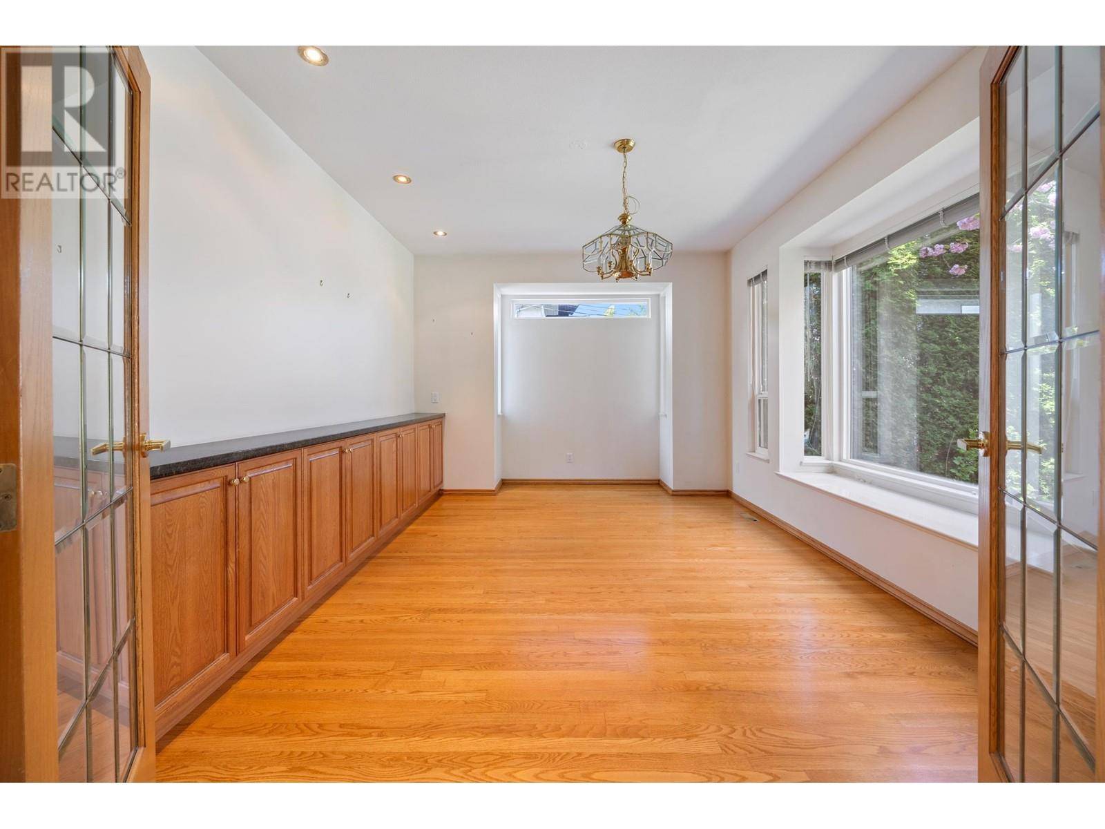 Burnaby, BC V5G2P8,4080 BRANDON STREET