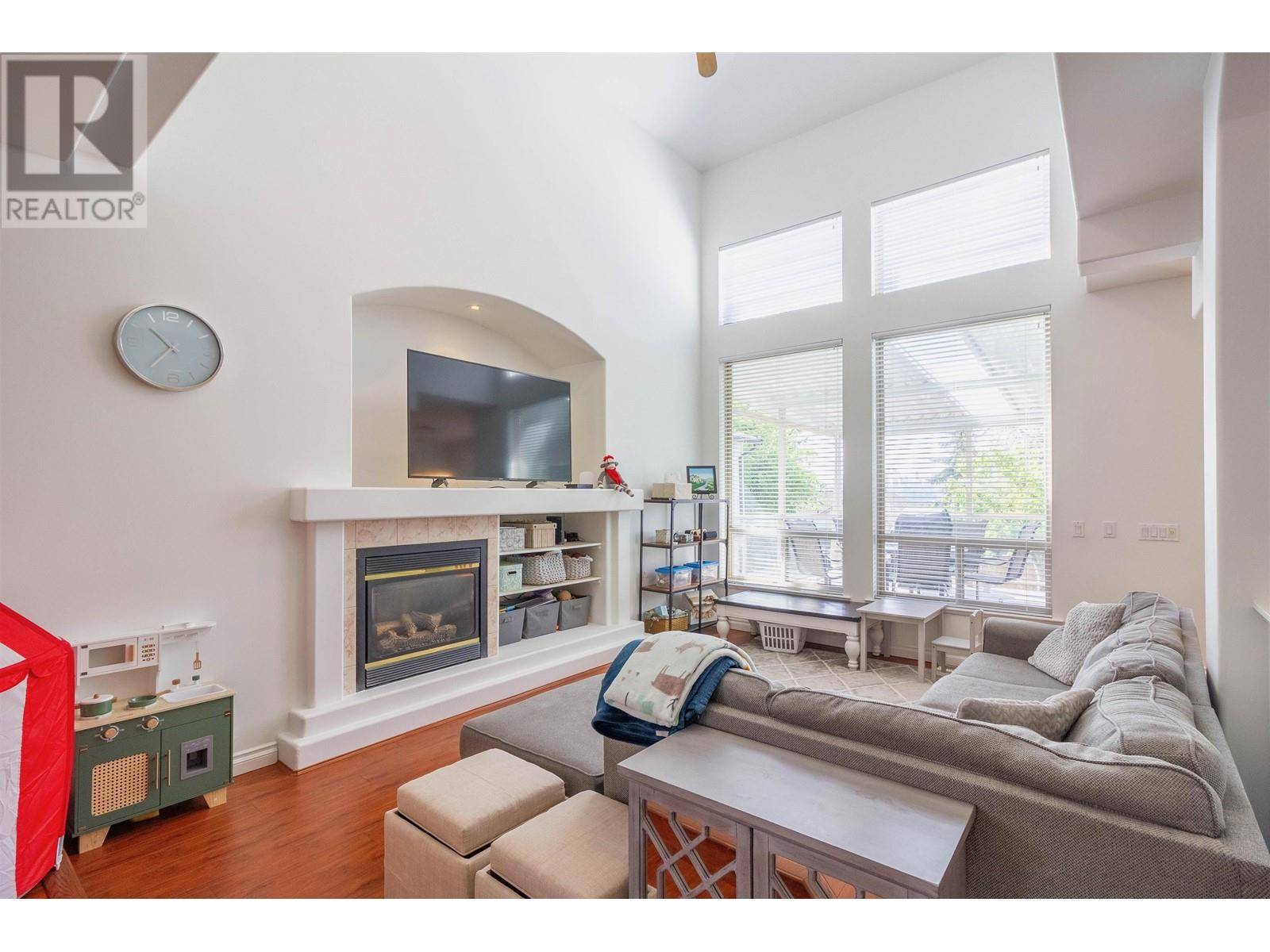 Coquitlam, BC V3K2A8,1004 QUADLING AVENUE