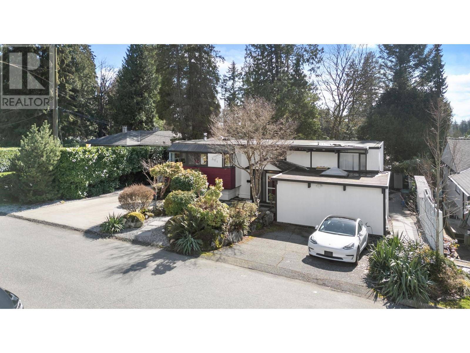621 THE DEL, North Vancouver, BC V7N2X9