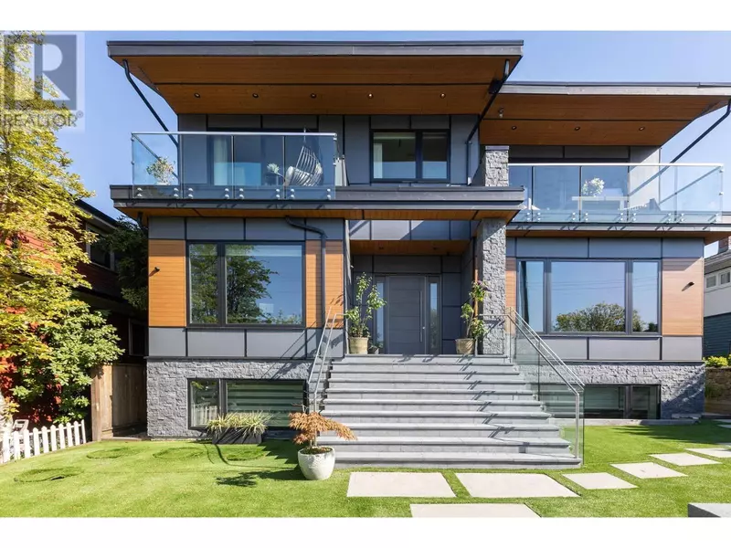 342 W 15TH STREET, North Vancouver, BC V7M1S5
