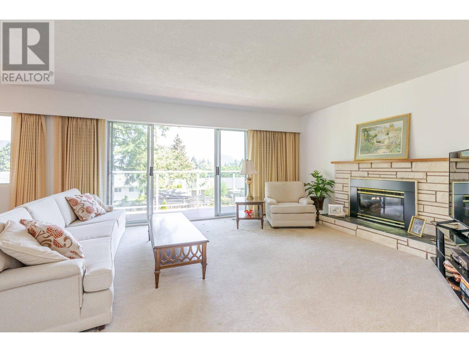 Coquitlam, BC V3J6Y1,2343 ROGERSON DRIVE