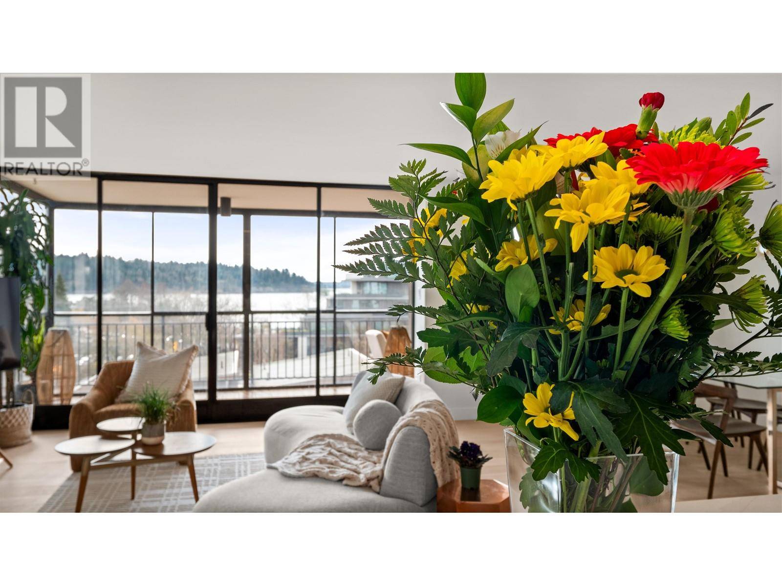 West Vancouver, BC V7T2N7,475 13TH ST #401