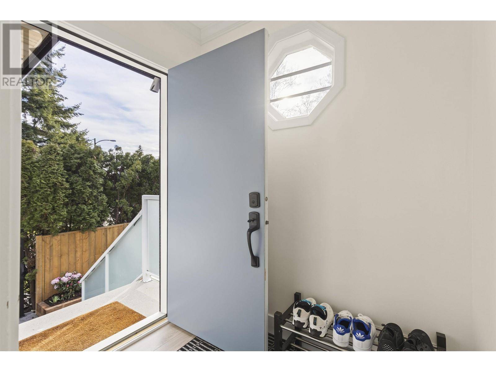 Vancouver, BC V6N1V9,5292 DUNBAR STREET
