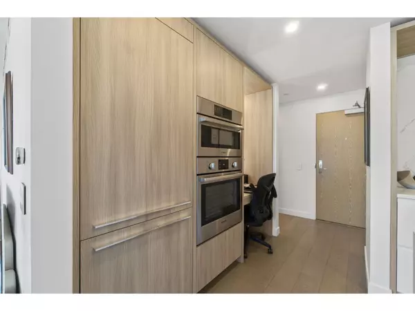 White Rock, BC V4B3Z4,1441 JOHNSTON #501