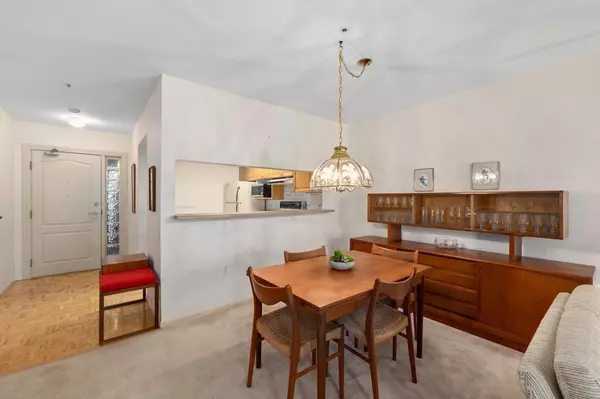White Rock, BC V4B3T2,1569 EVERALL #203