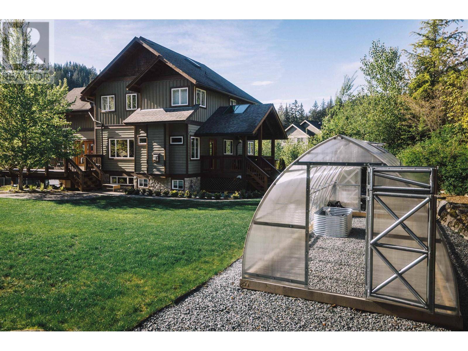 Squamish, BC V8B0W1,1002 BALSAM PLACE