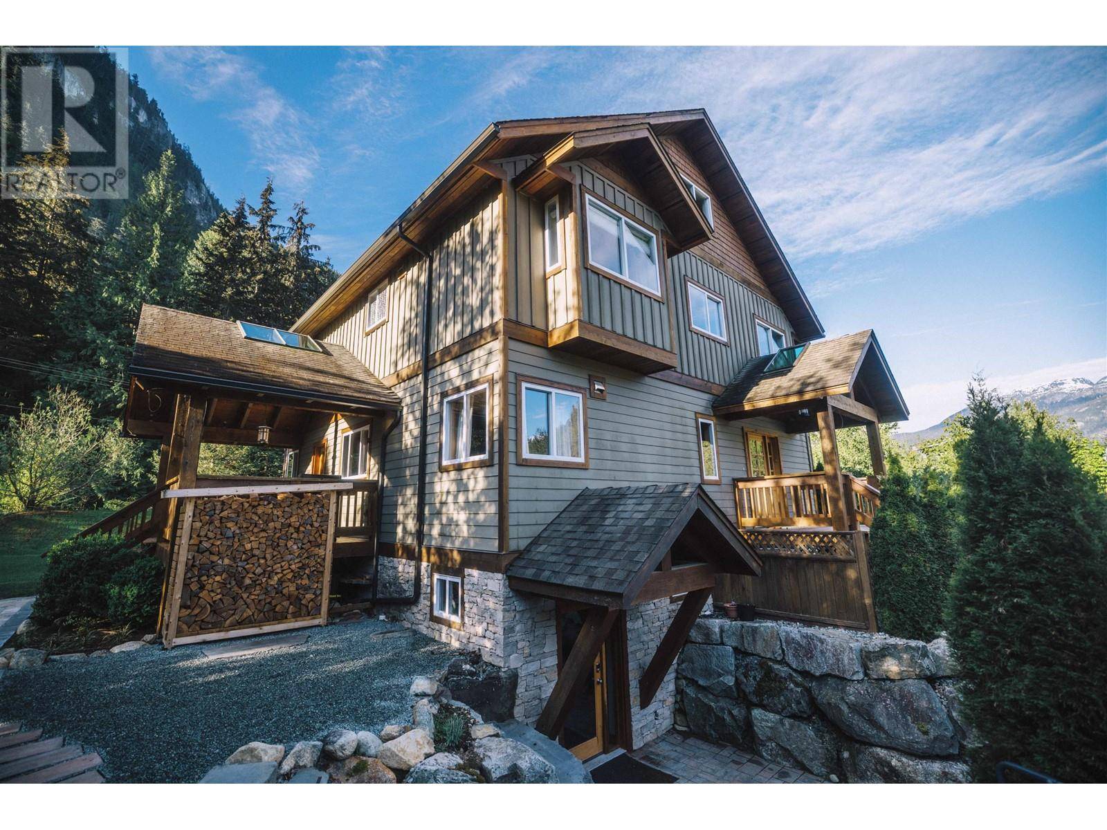 Squamish, BC V8B0W1,1002 BALSAM PLACE