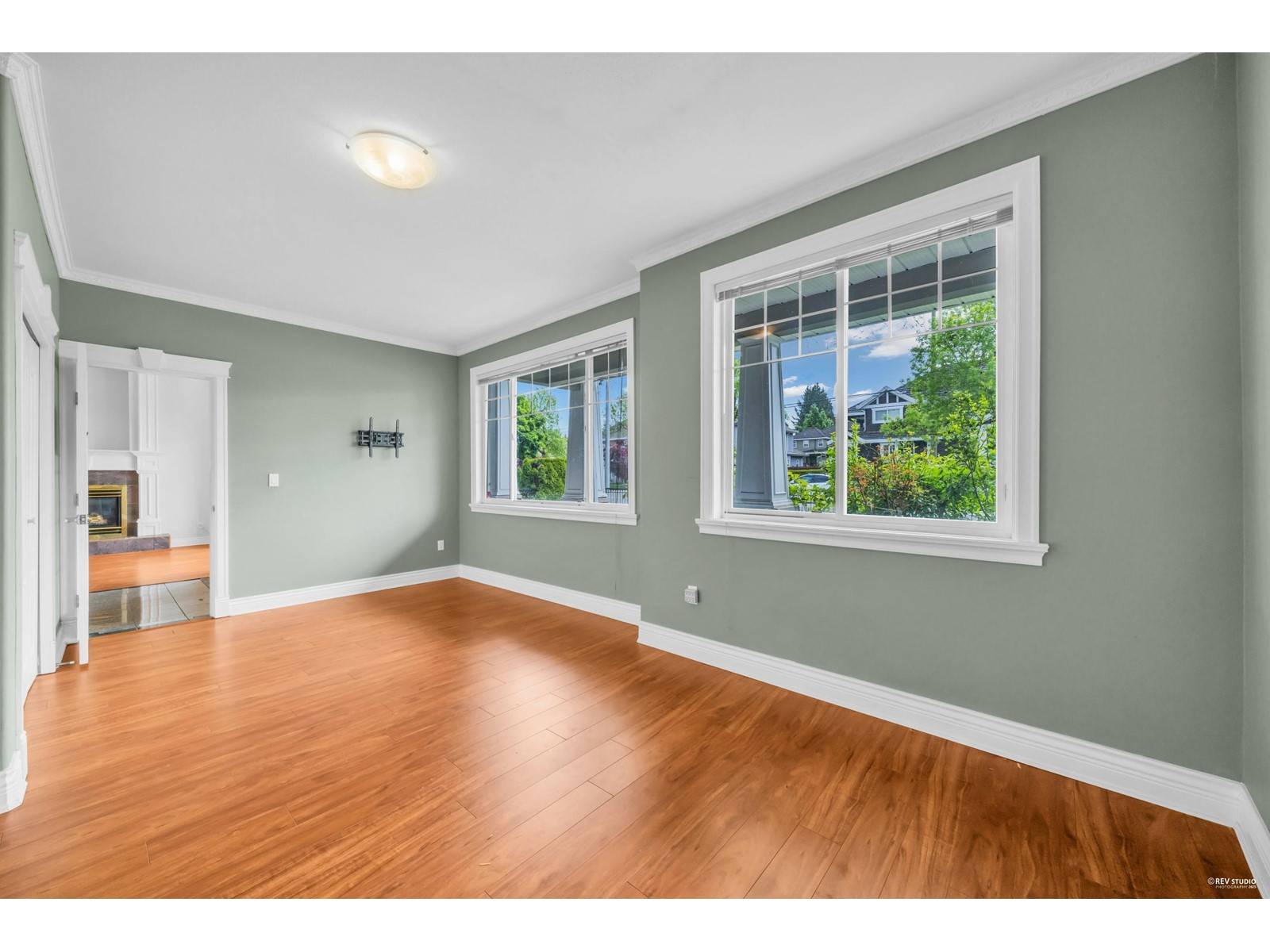 Surrey, BC V3R6G9,15423 112 AVENUE