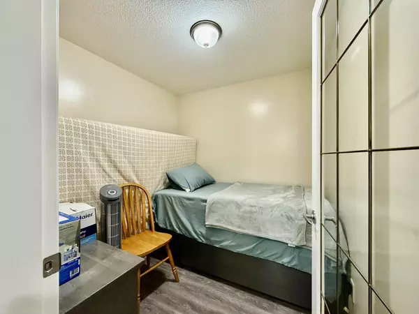 Surrey, BC V3R0Y6,15220 GUILDFORD #311