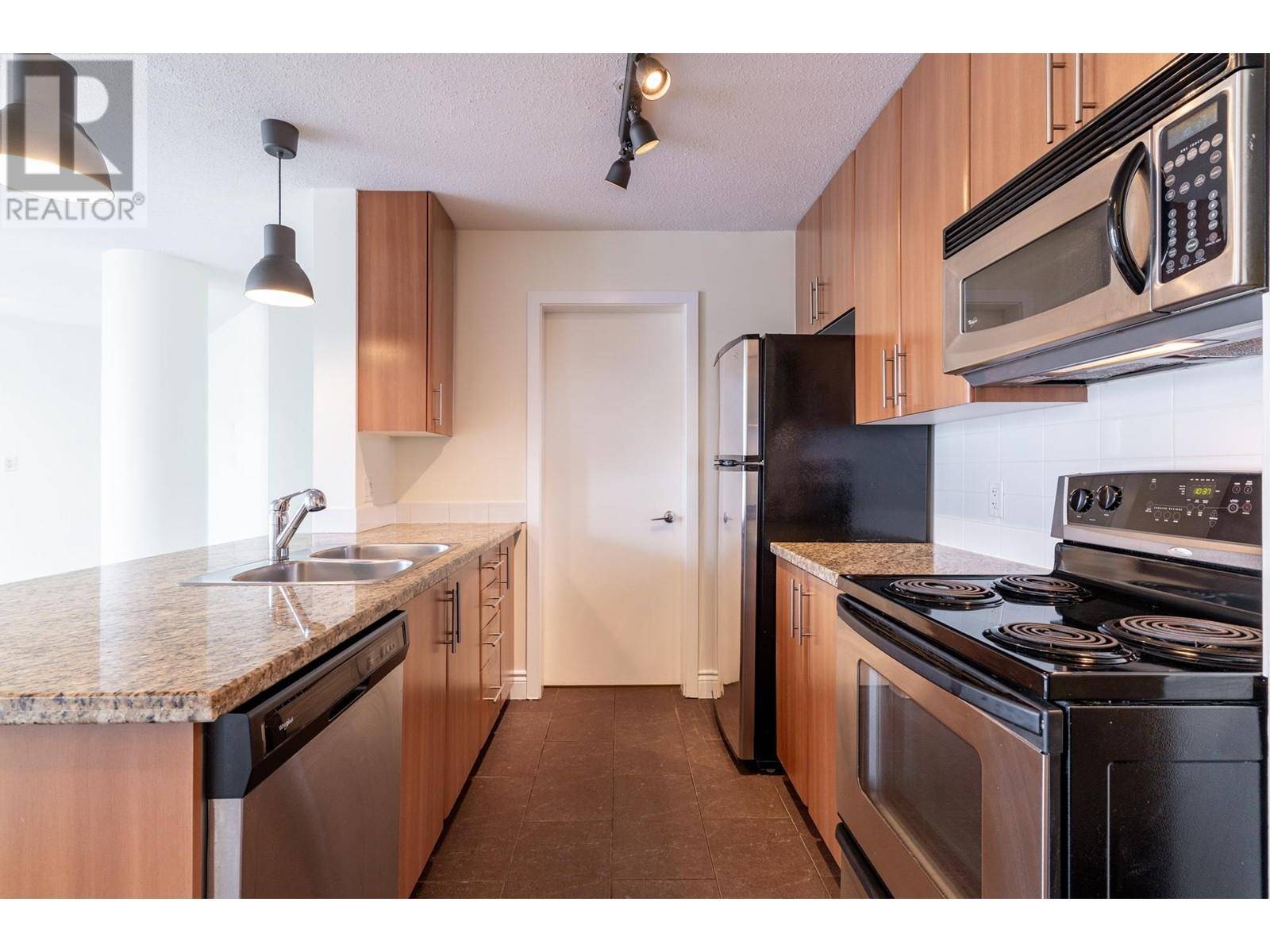 Vancouver, BC V6B0B8,58 KEEFER PL #1106