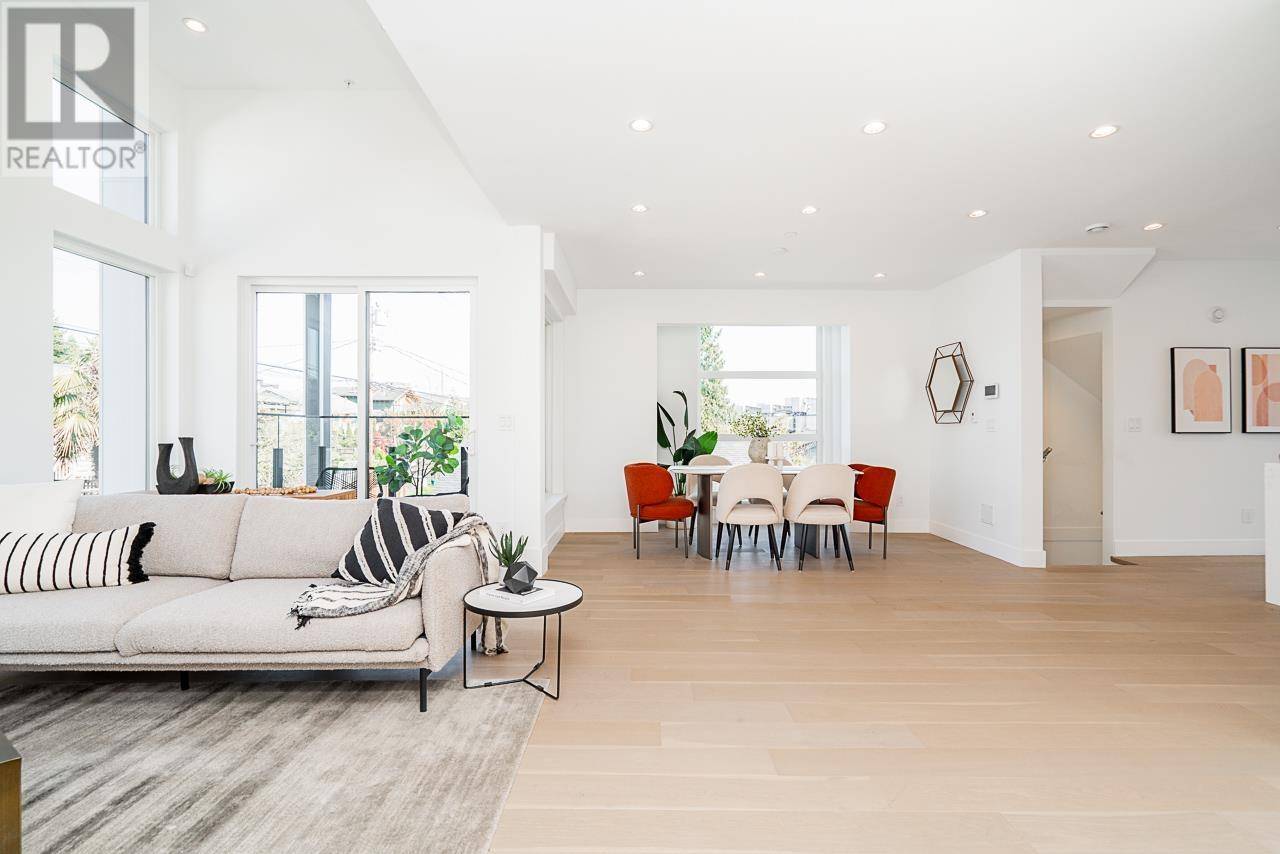 North Vancouver, BC V7L1B7,434 East 1ST ST #2