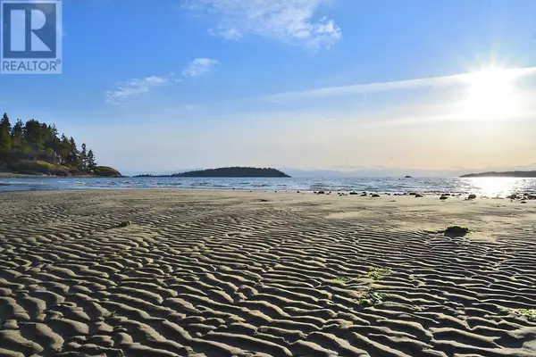 8429 REDROOFFS ROAD, Halfmoon Bay, BC V7Z1E6