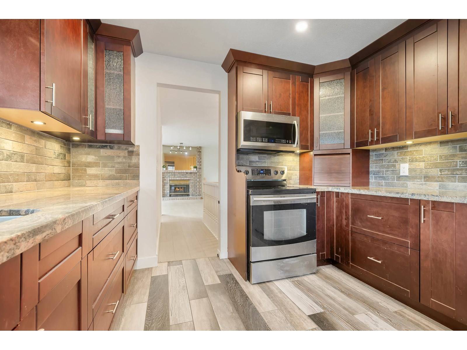 Surrey, BC V4N2C2,9553 164 STREET STREET