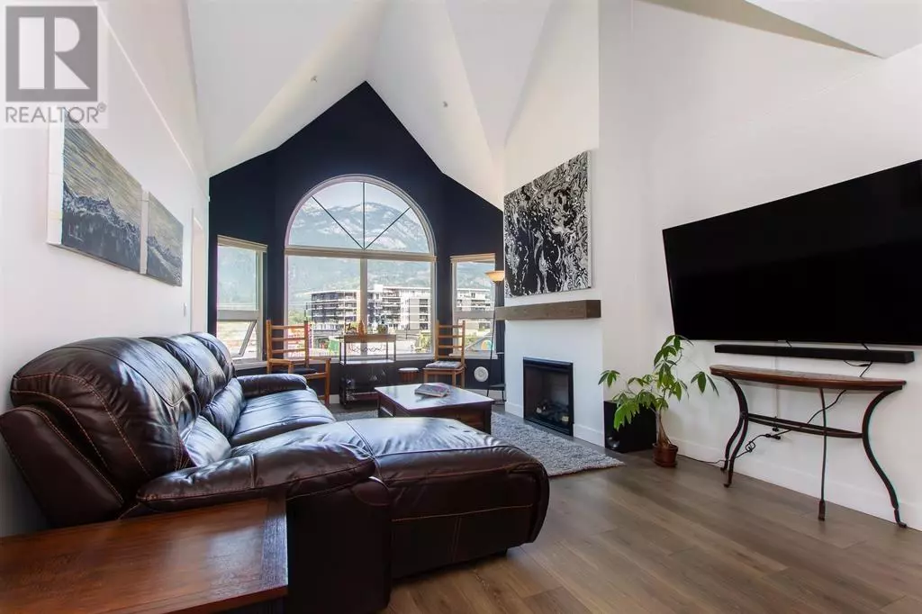 Squamish, BC V8B0K1,1466 PEMBERTON AVE #304