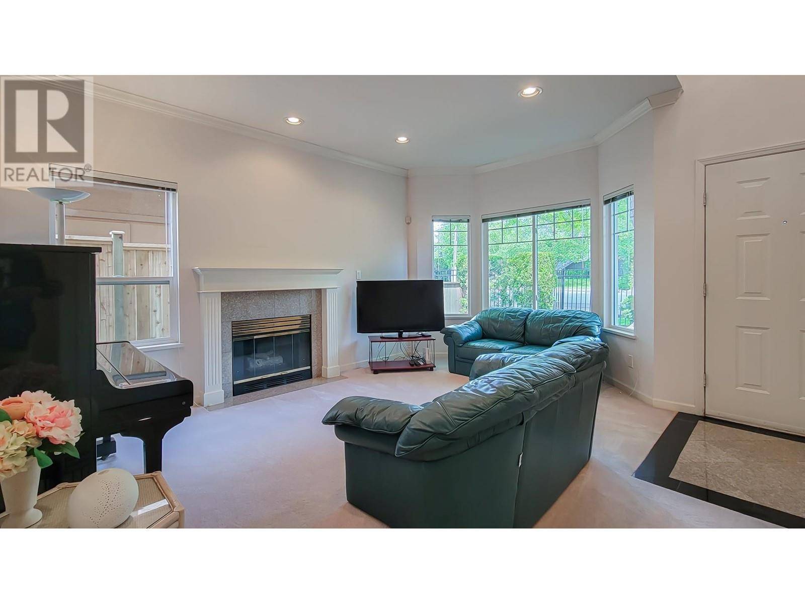 Richmond, BC V6Y2K9,8060 ST. ALBANS RD #10