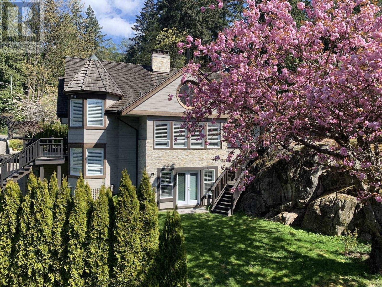 4001 ROSE CRESCENT, West Vancouver, BC V7V2N6
